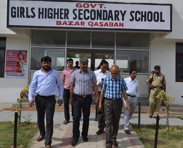 Naeem Akthar pays surprise visit to GGHSS Bazar Qasaban